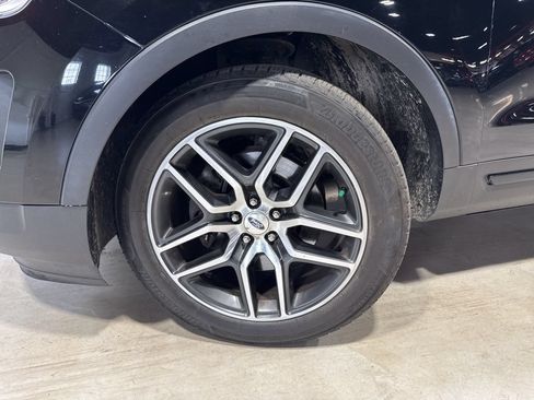 Used 2017 Ford Explorer Sport w/ Equipment Group 401A AWD/4WD image 2