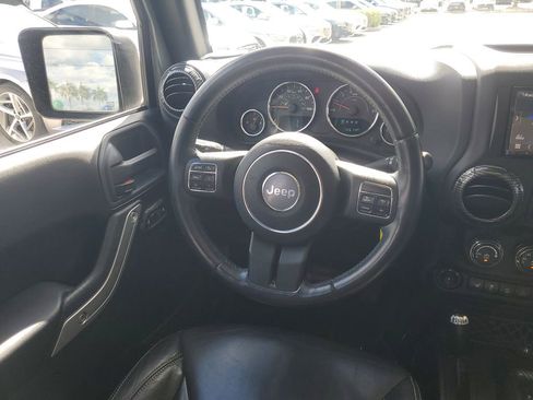 Used 2015 Jeep Wrangler Unlimited Sahara w/ Connectivity Group image 18