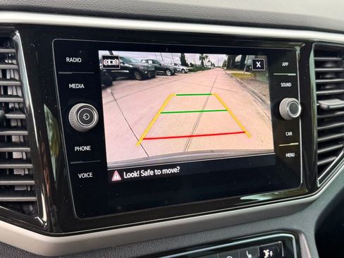 Used 2022 Volkswagen Atlas Cross Sport SE image 25