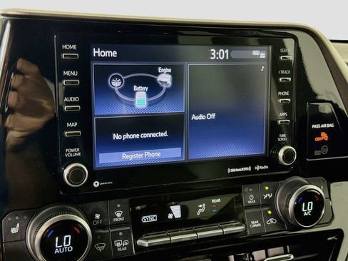 Used 2022 Toyota Highlander XLE FWD image 14