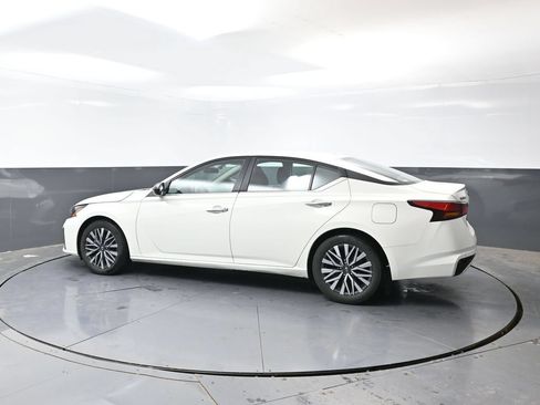Used 2025 Nissan Altima 2.5 SV FWD image 10