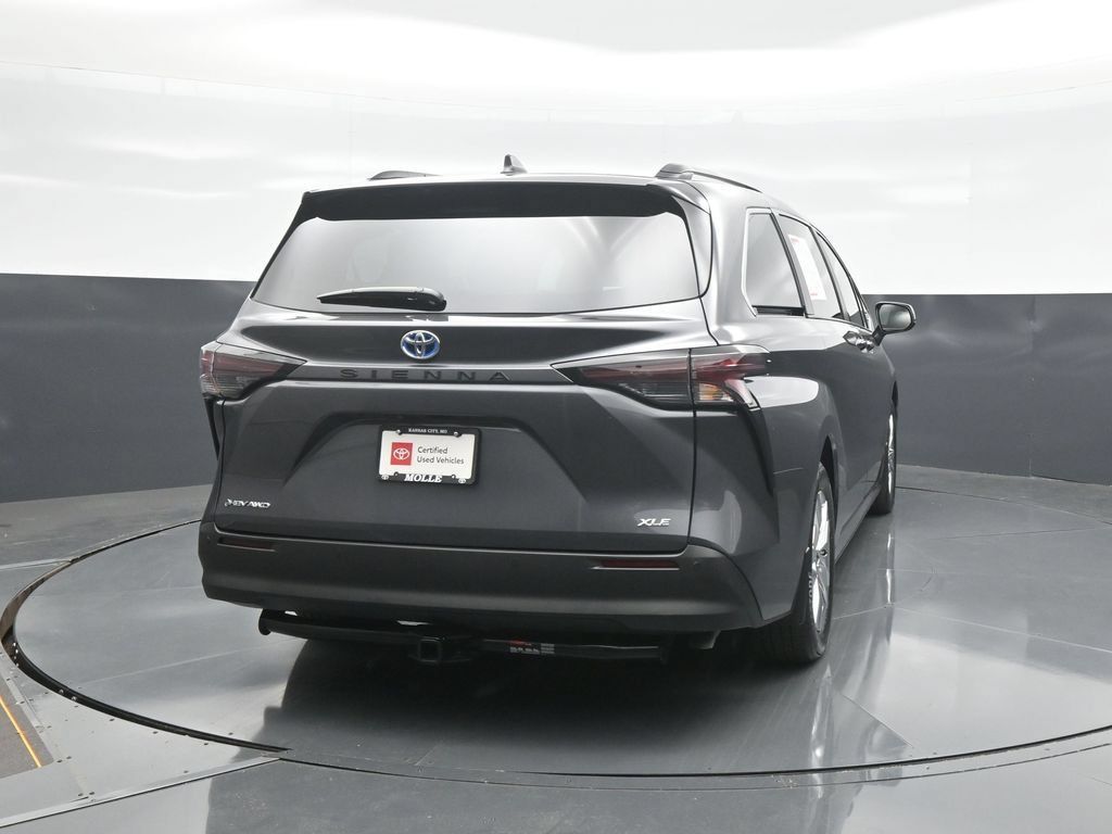 Used 2025 Toyota Sienna XLE w/ XLE Plus Package AWD/4WD image 6