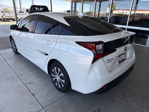 Used 2020 Toyota Prius LE w/ Carpet Mat Package AWD/4WD image 6