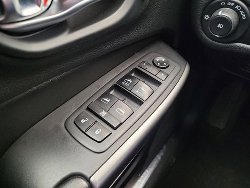 Used 2019 Jeep Cherokee High Altitude image 27