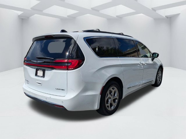 Used 2023 Chrysler Pacifica Limited FWD image 5