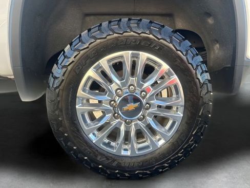 Used 2023 Chevrolet Silverado 2500 High Country image 11
