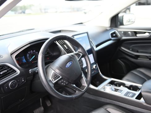 Used 2022 Ford Edge Titanium image 16
