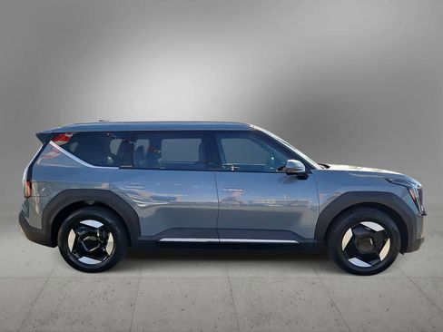 Used 2024 Kia EV9 Wind image 10