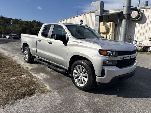 Used 2019 Chevrolet Silverado 1500 Custom w/ Custom Value Package image 2