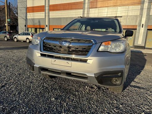 Used 2018 Subaru Forester 2.5i image 2