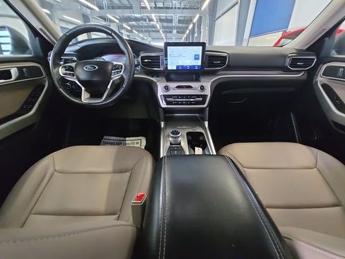Used 2023 Ford Explorer XLT w/ Equipment Group 202A AWD/4WD image 21