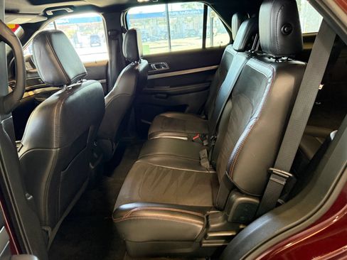 Used 2018 Ford Explorer XLT w/ Equipment Group 202A FWD image 10