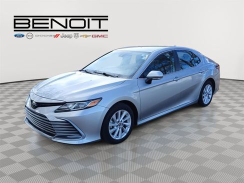 Used 2024 Toyota Camry LE image 1