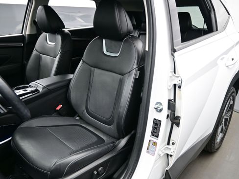 Certified 2023 Hyundai Tucson Limited AWD/4WD image 12