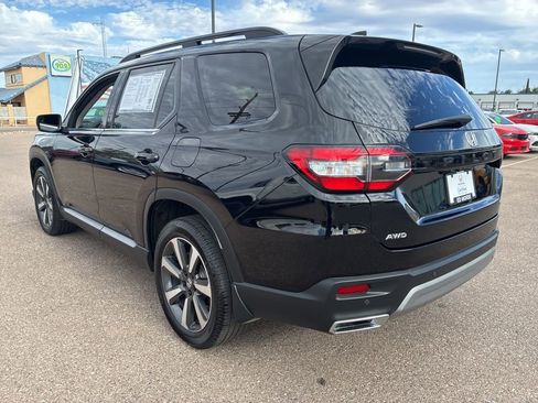Certified 2024 Honda Pilot Touring image 3