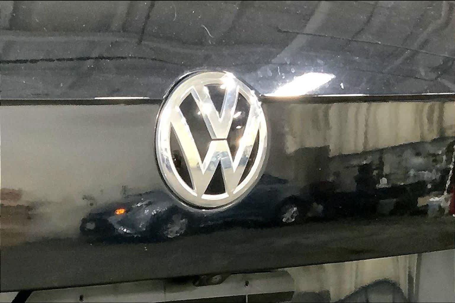 Used 2018 Volkswagen Tiguan S w/ 3rd Row Seat Package AWD/4WD image 31