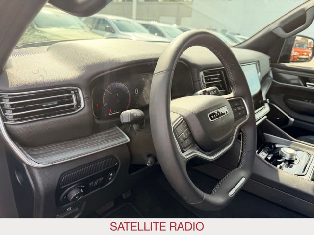 Certified 2024 Jeep Wagoneer Series II w/ Flexible Seating Group AWD/4WD image 12