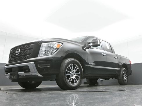 Used 2021 Nissan Titan SV w/ SV Convenience Package image 28