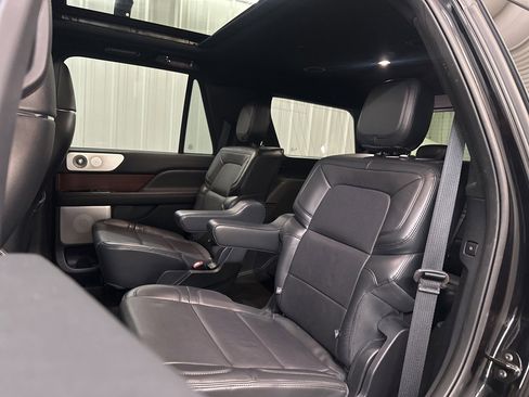 Used 2022 Lincoln Navigator Reserve image 36