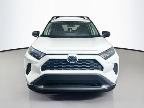 Used 2019 Toyota RAV4 LE AWD/4WD image 2