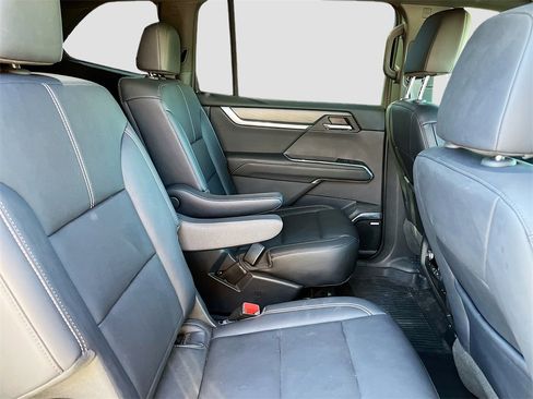 Used 2024 GMC Acadia Elevation w/ Black Edition image 30