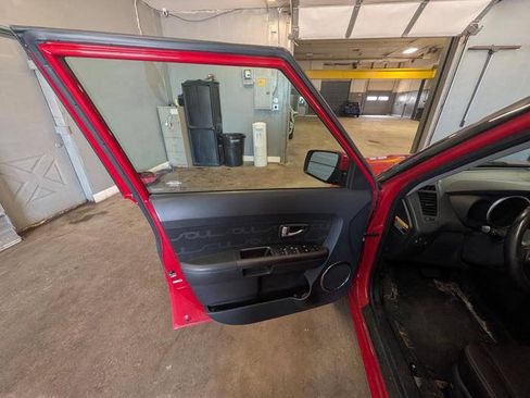 Used 2013 Kia Soul + FWD image 22