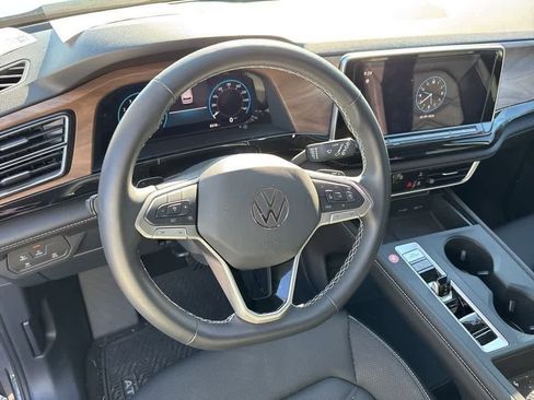 Used 2024 Volkswagen Atlas SE image 11