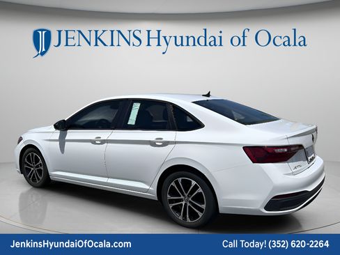 Used 2024 Volkswagen Jetta Sport FWD image 7