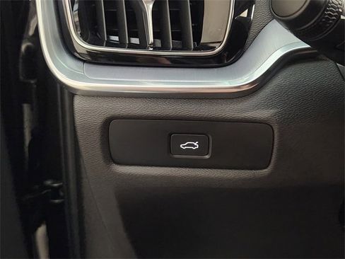 Used 2024 Volvo S60 B5 Core image 23
