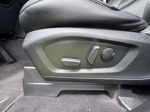 Used 2020 Ford Explorer XLT w/ Equipment Group 202A RWD image 13
