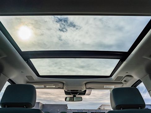 Certified 2025 Ford Expedition Platinum w/ Platinum Ultimate Package image 22