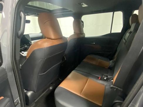 Used 2024 Lexus GX 550 w/ Accessory Package (2T) AWD/4WD image 13
