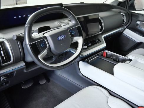 Certified 2025 Ford Expedition Max Platinum AWD/4WD image 3