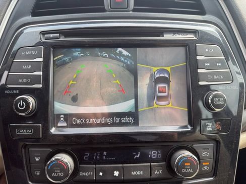 Used 2017 Nissan Maxima Platinum FWD image 19