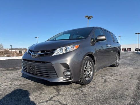 Used 2019 Toyota Sienna XLE image 4