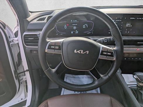 Used 2024 Kia Telluride EX w/ EX Captain's Chair Package image 12