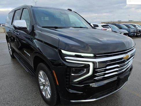 Used 2025 Chevrolet Suburban Premier image 3