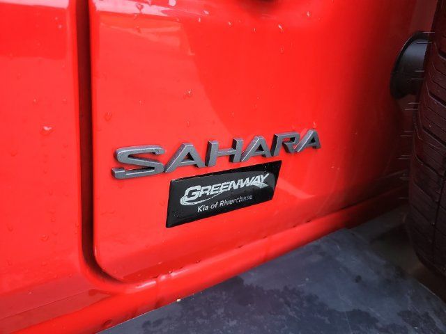 Used 2025 Jeep Wrangler Unlimited Sahara AWD/4WD image 8