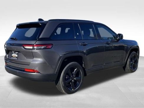 New 2025 Jeep Grand Cherokee Altitude image 7