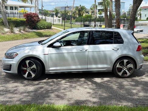 Used 2016 Volkswagen GTI SE FWD image 2