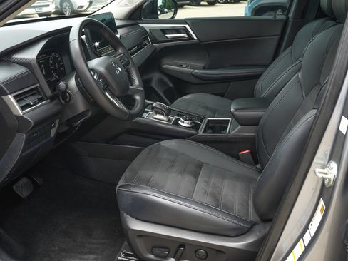 Used 2024 Mitsubishi Outlander SE FWD image 12