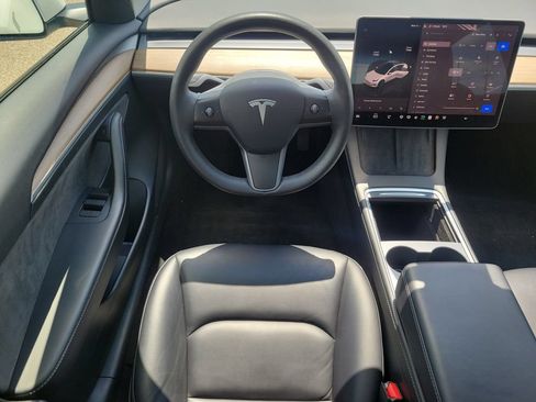 Used 2023 Tesla Model 3 Standard Range RWD image 9