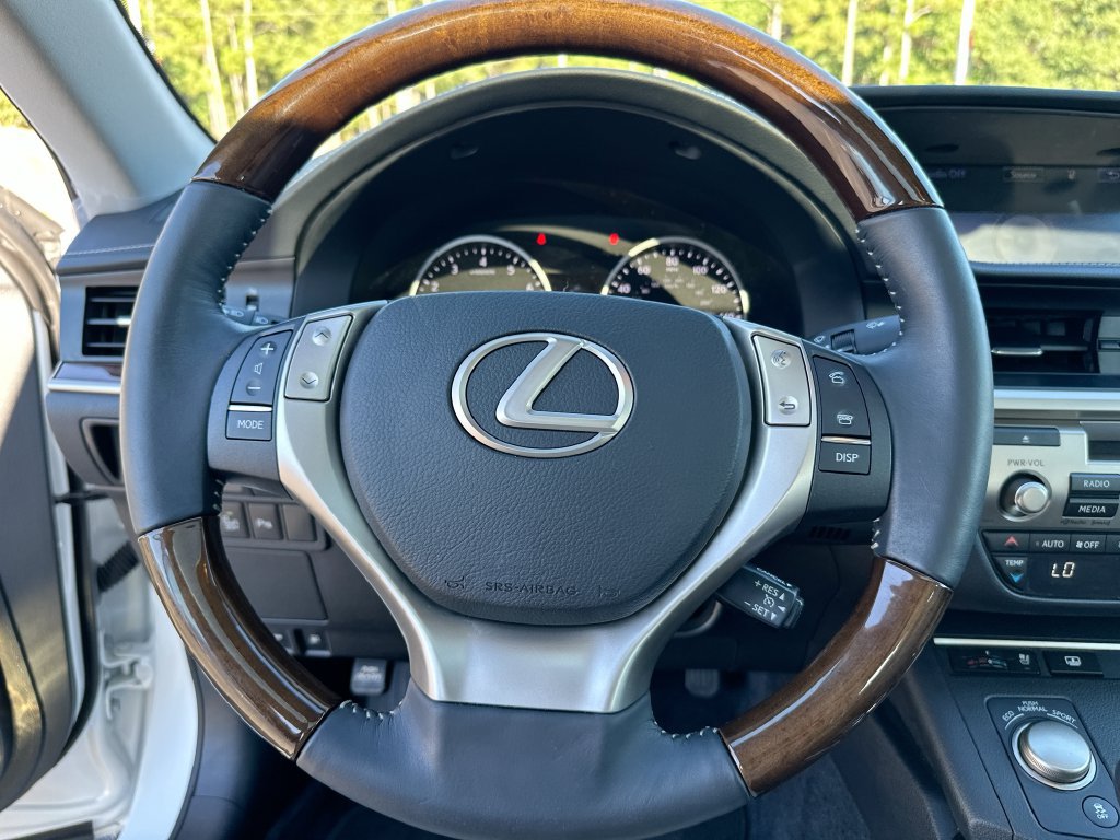 Used 2015 Lexus ES 350 w/ Luxury Package FWD image 18