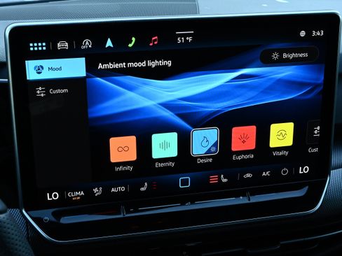 Used 2025 Volkswagen Golf w/ Euro Style Package image 39