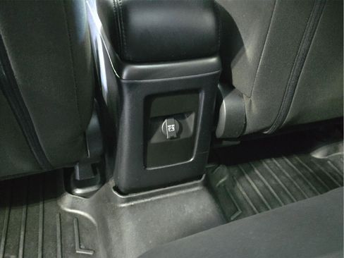 Used 2019 Dodge Journey SE FWD image 18