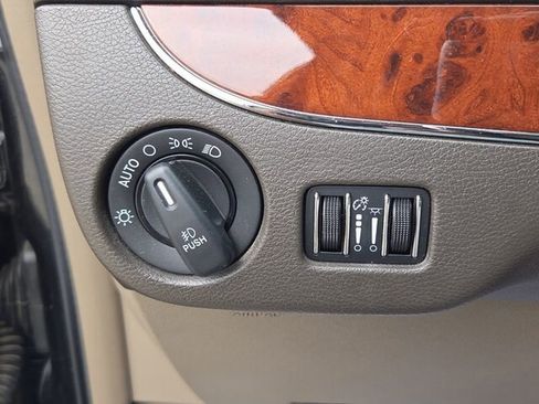 Used 2013 Chrysler Town & Country Touring FWD image 26