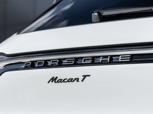 Certified 2026 Porsche Macan Turbo AWD/4WD image 15
