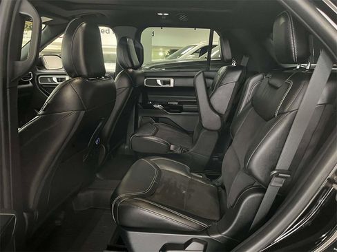 Used 2022 Ford Explorer ST image 13