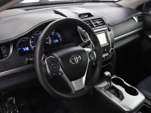 Used 2013 Toyota Camry SE image 19