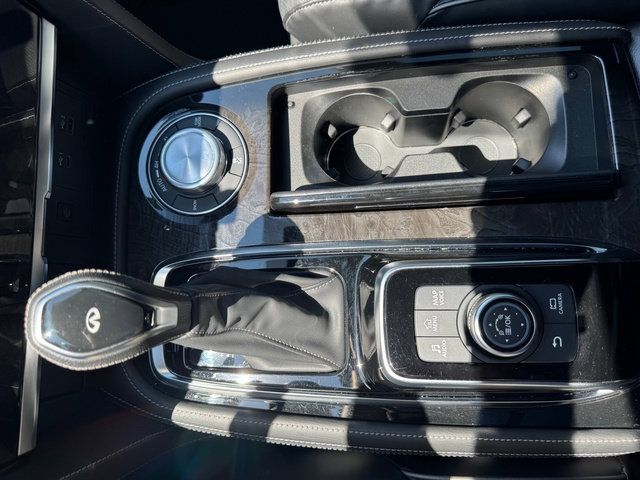 Used 2024 INFINITI QX80 Sensory AWD/4WD image 32